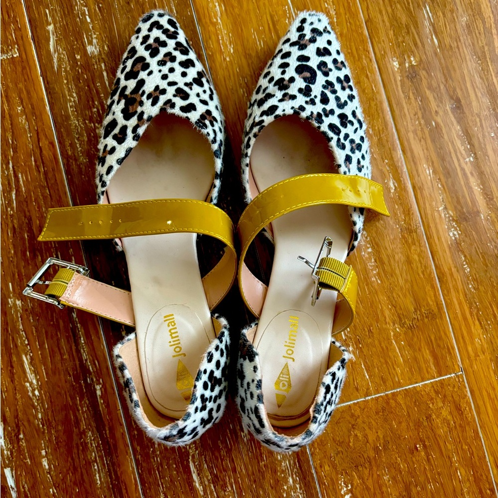 Animal print low heel buckle shoe. Size 11.
